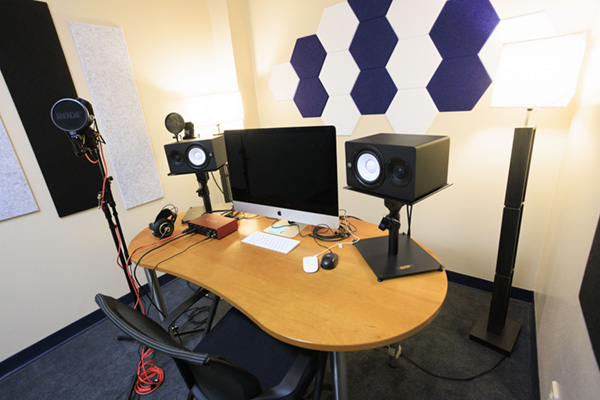Podcast Studio editing station