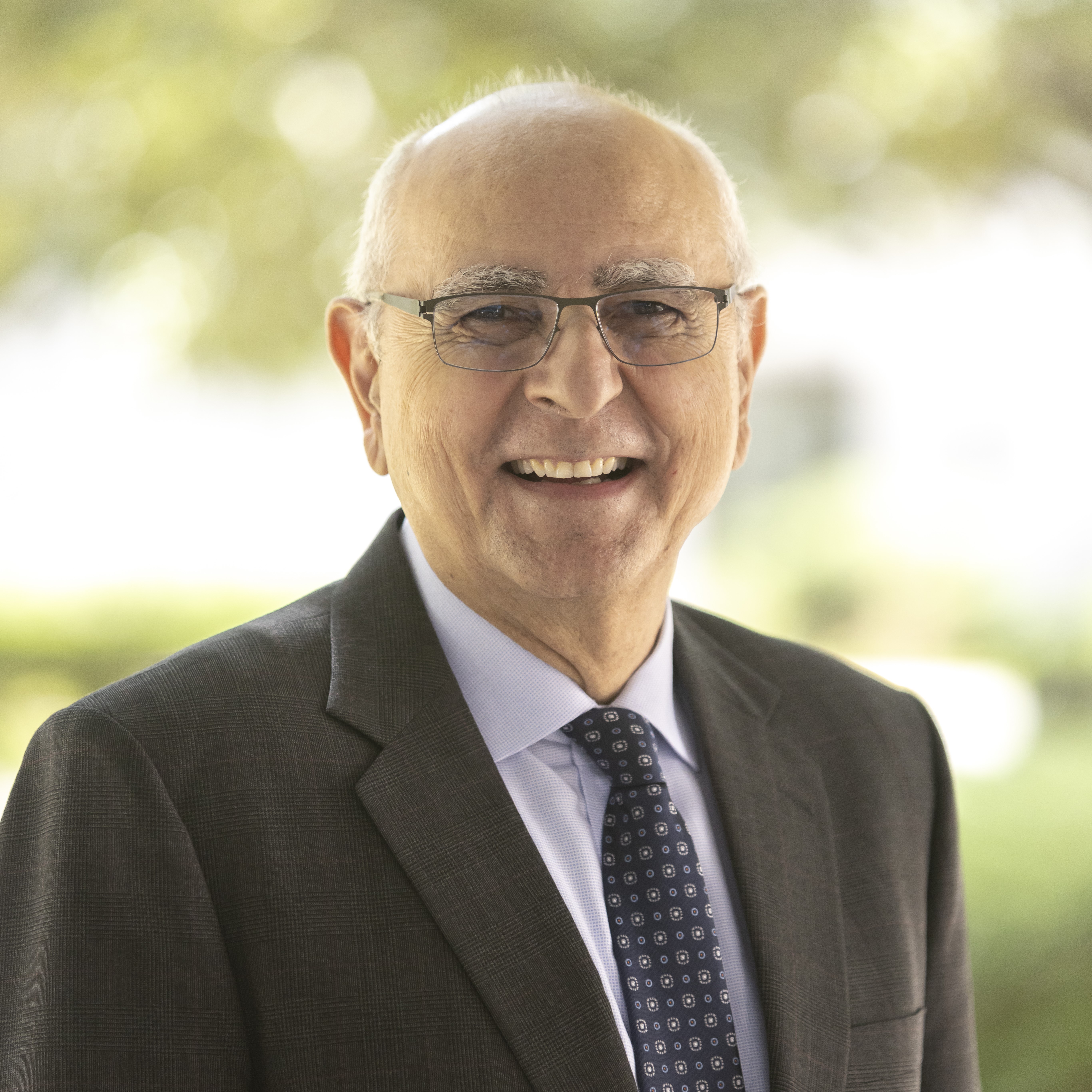 Dr Volkan Otugen