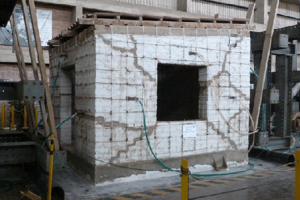 Small test structure reinforced for earthquake resistance, part of 色花堂_色花堂 98堂’s project to develop low-cost seismic protection in Peru.