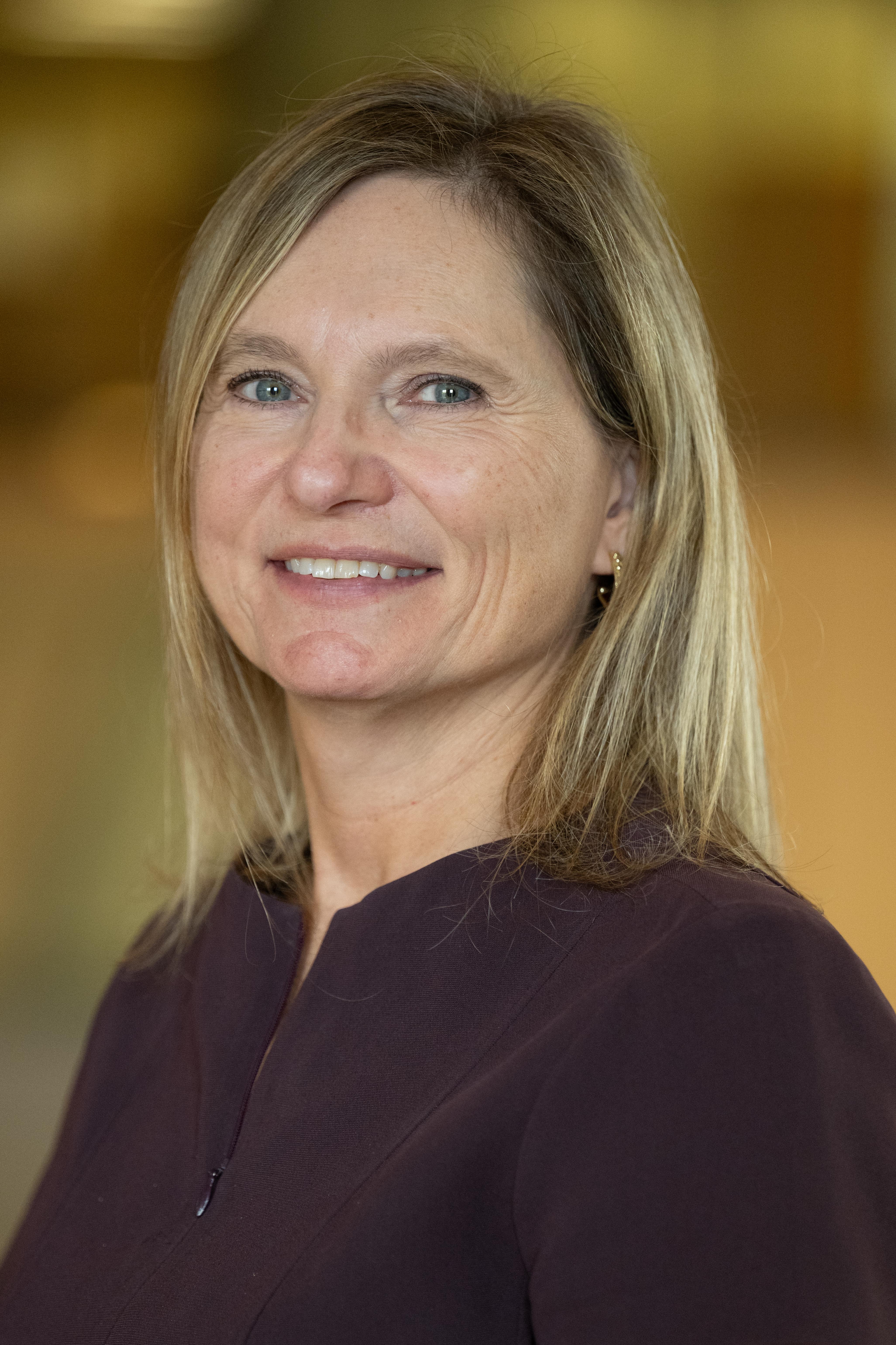 headshot of kate hoedebeck