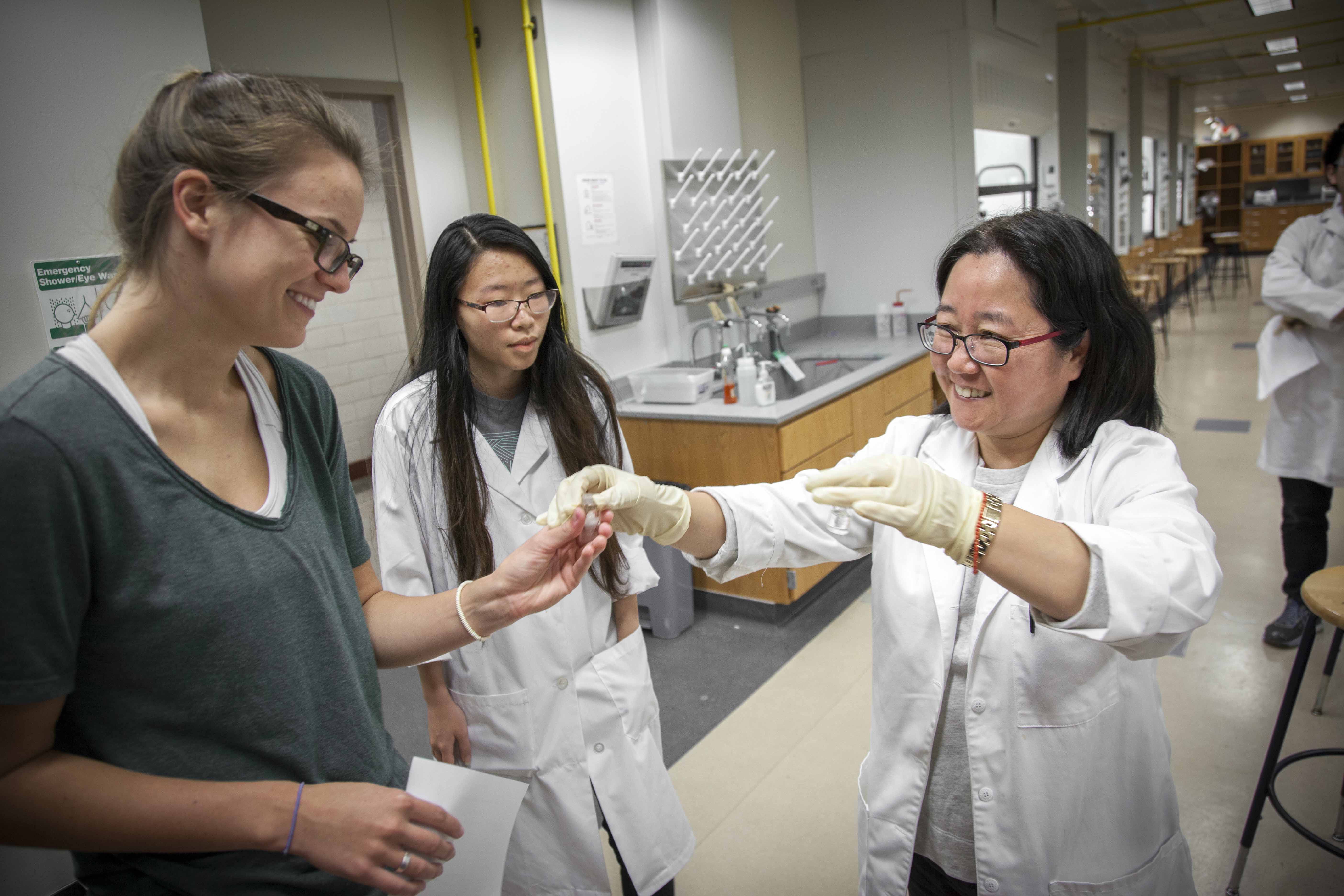 lab photo with students