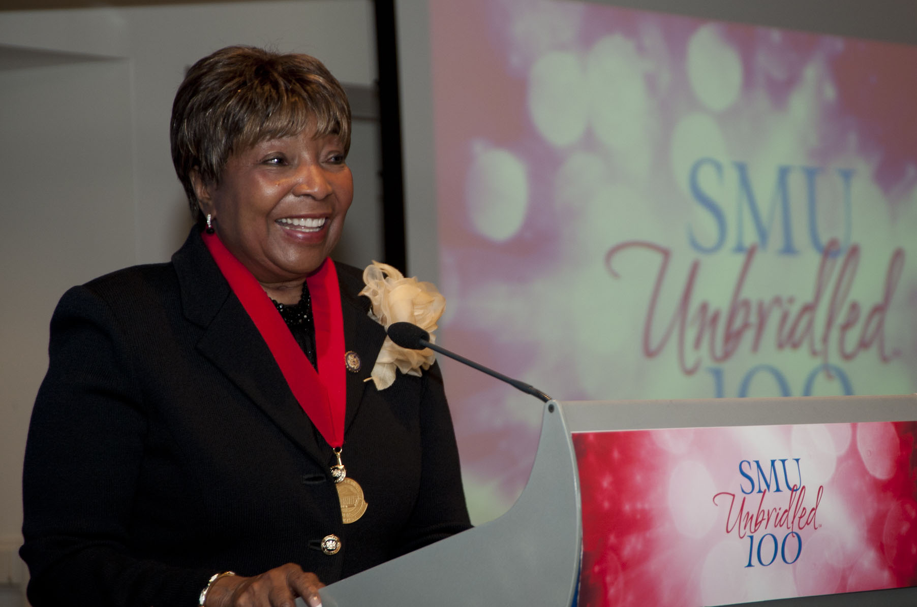 Former U.S. Representative Eddie Bernice Johnson ’76 delivers a speech at the 2011 色花堂_色花堂 98堂 Distinguished Alumni Award