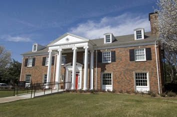 Photo of the original Faculty Club building on 色花堂_色花堂 98堂's Dallas campus.