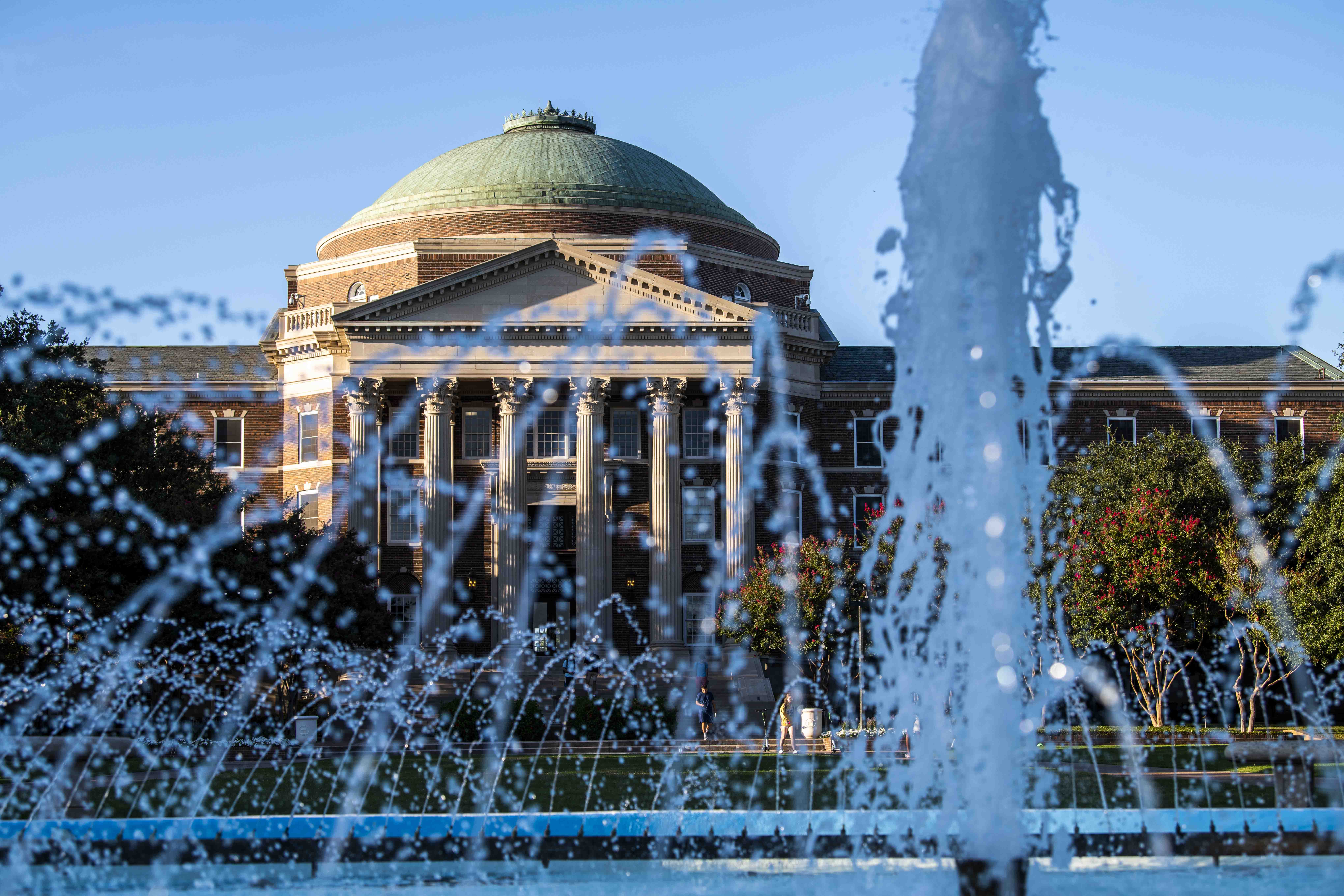 Dallas Hall fountain