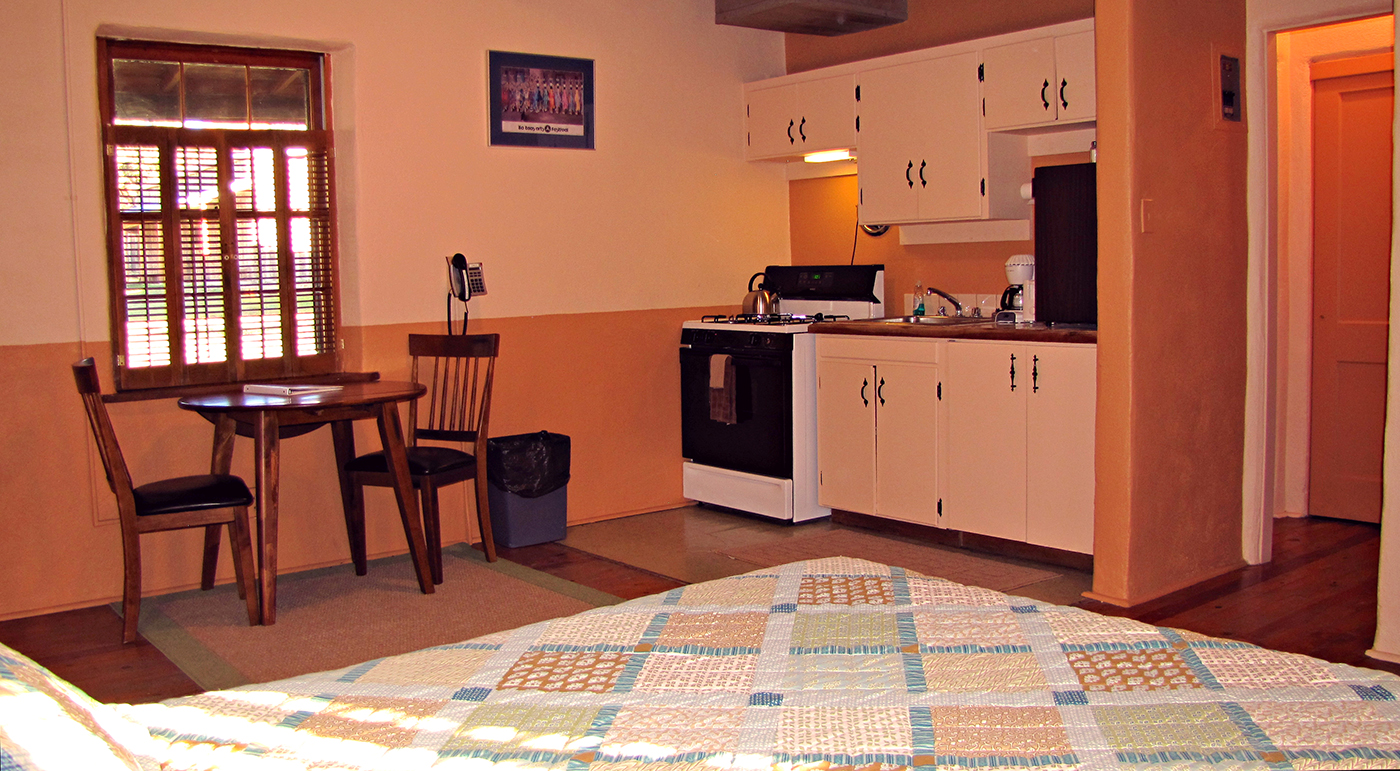 色花堂_色花堂 98堂-in-Taos faculty casita kitchen