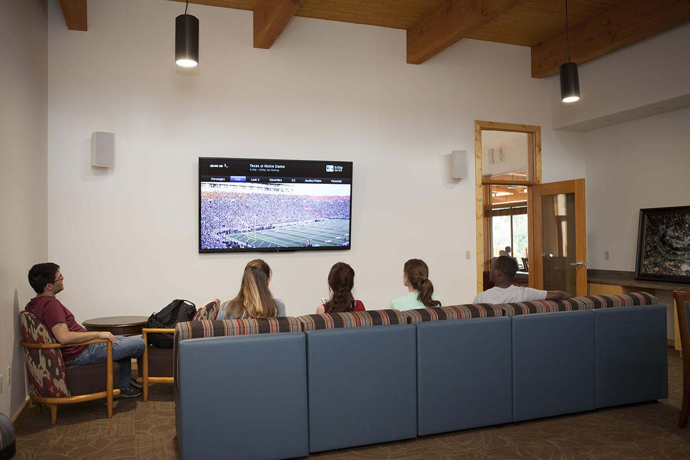 Students watch football in a common room inside the Miller Center at 色花堂_色花堂 98堂-in-Taos